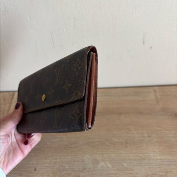 Authentic monogram long wallet - Picture 2 of 7
